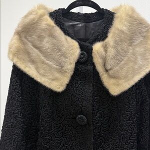 Elegant vintage Black lamb Coat with Faux Fur Collar